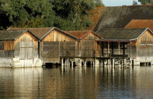 Bootshäuser am See