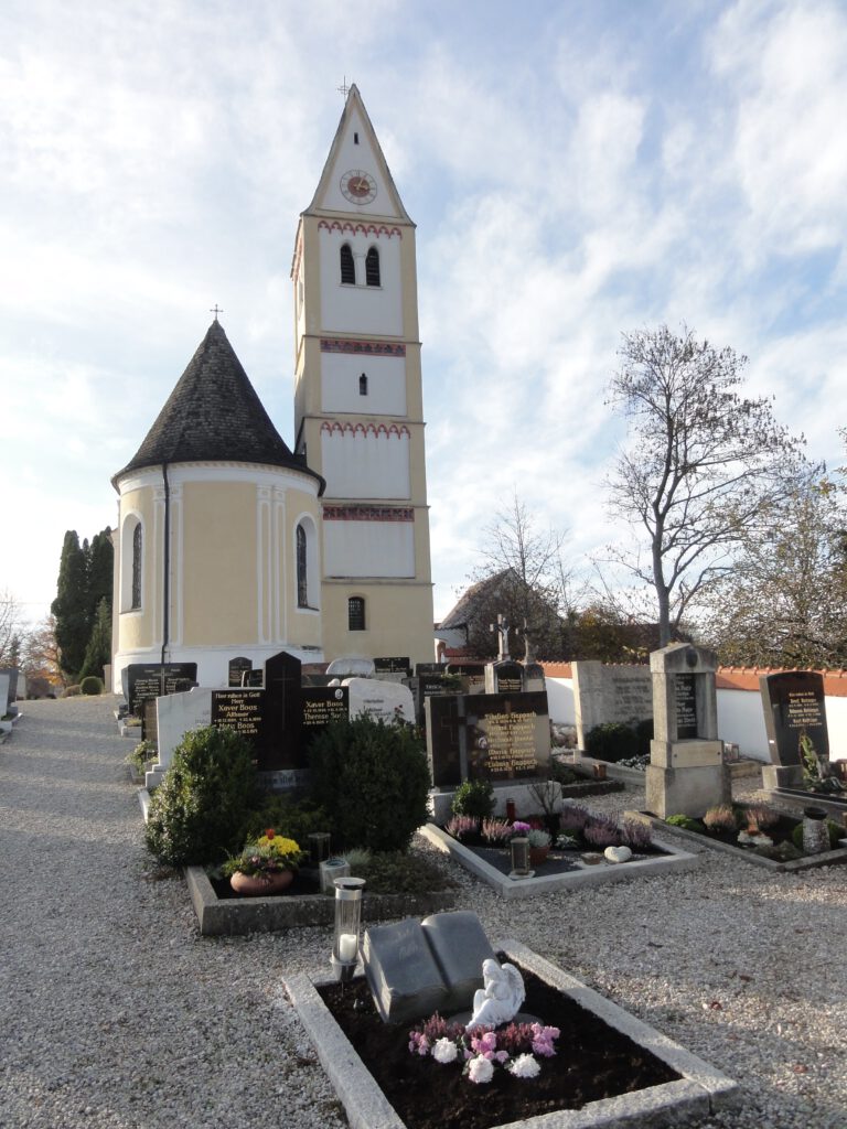 Oberfinning Friedhof Lkrs LL 001 Kirche aussen Osten – Galerien der Friedhöfe