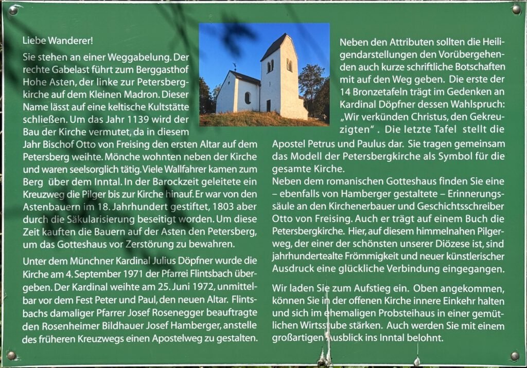 Hinweis Weggabelung zum Hohen Asten Hinweis Weggabelung zum Hohen Asten